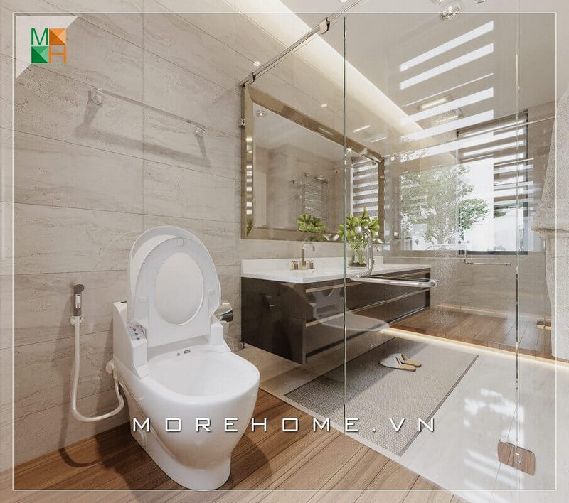 Bạn có nhận thấy sự cao cấp mà căn phòng tắm, vệ sinh cao cấp của biệt thự toát lên nhờ trang trí gương lớn viền vàng hoàng gia.